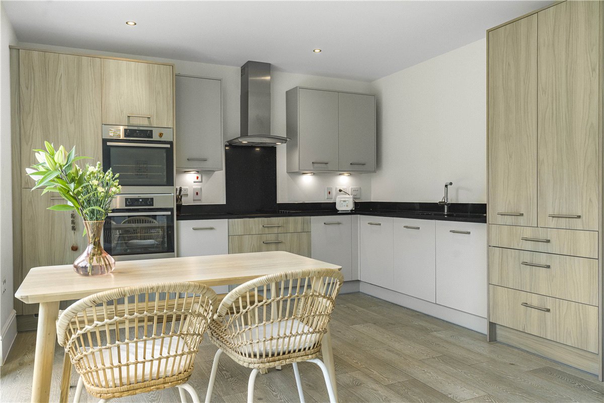 3 bedroom house, Curmore, Radley OX14 - Available