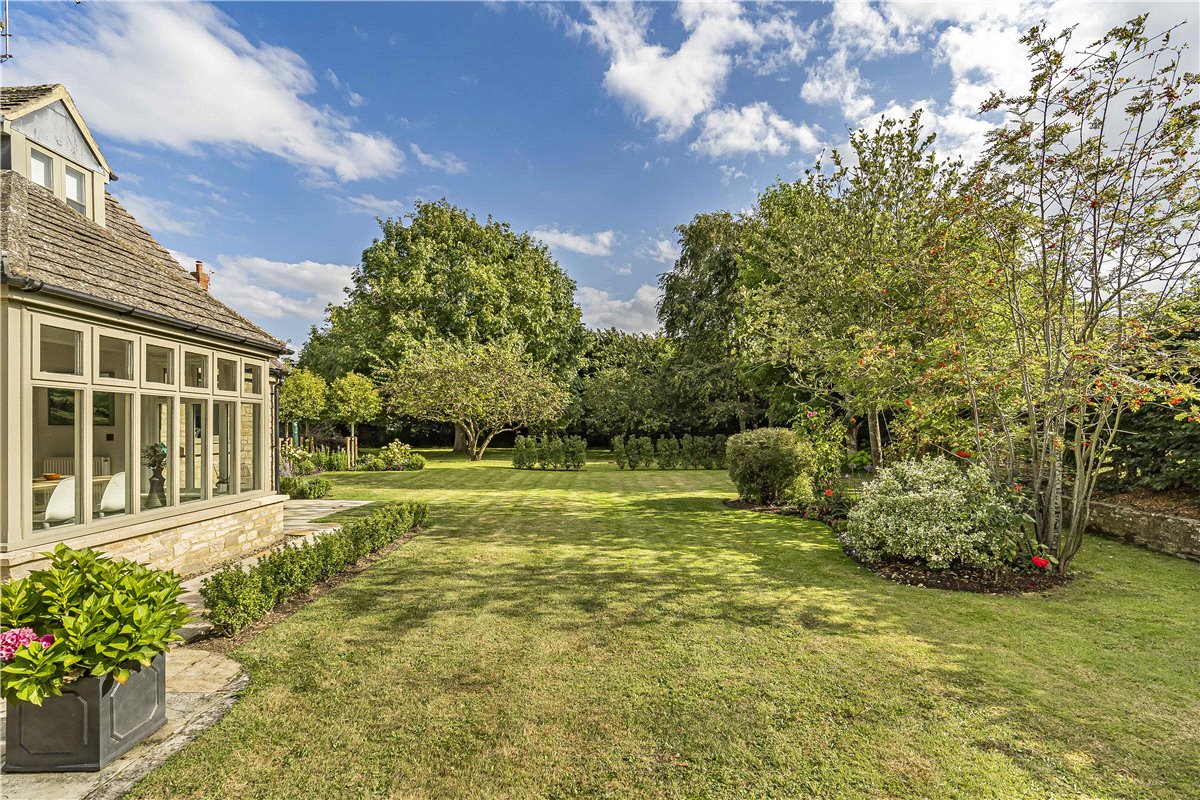 4 bedroom house, Shepherds Close, Weston-on-the-Green OX25 - Sold STC