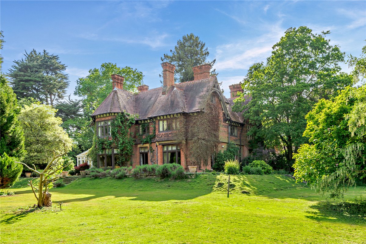 5.5 acres Country Estate, Priest Hill, Old Windsor SL4 - Available