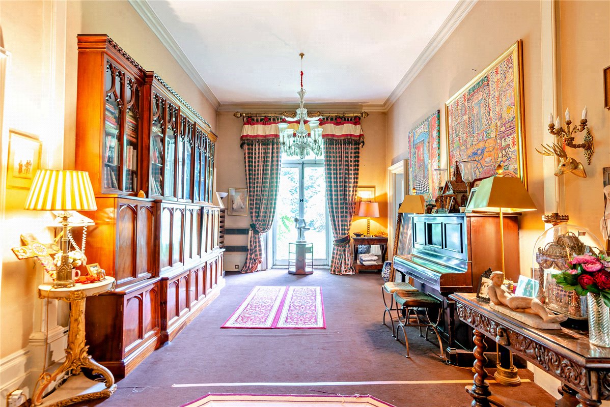 5.5 acres Country Estate, Priest Hill, Old Windsor SL4 - Available