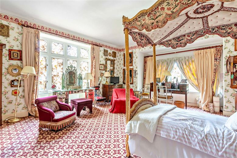 5.5 acres Country Estate, Priest Hill, Old Windsor SL4 - Available