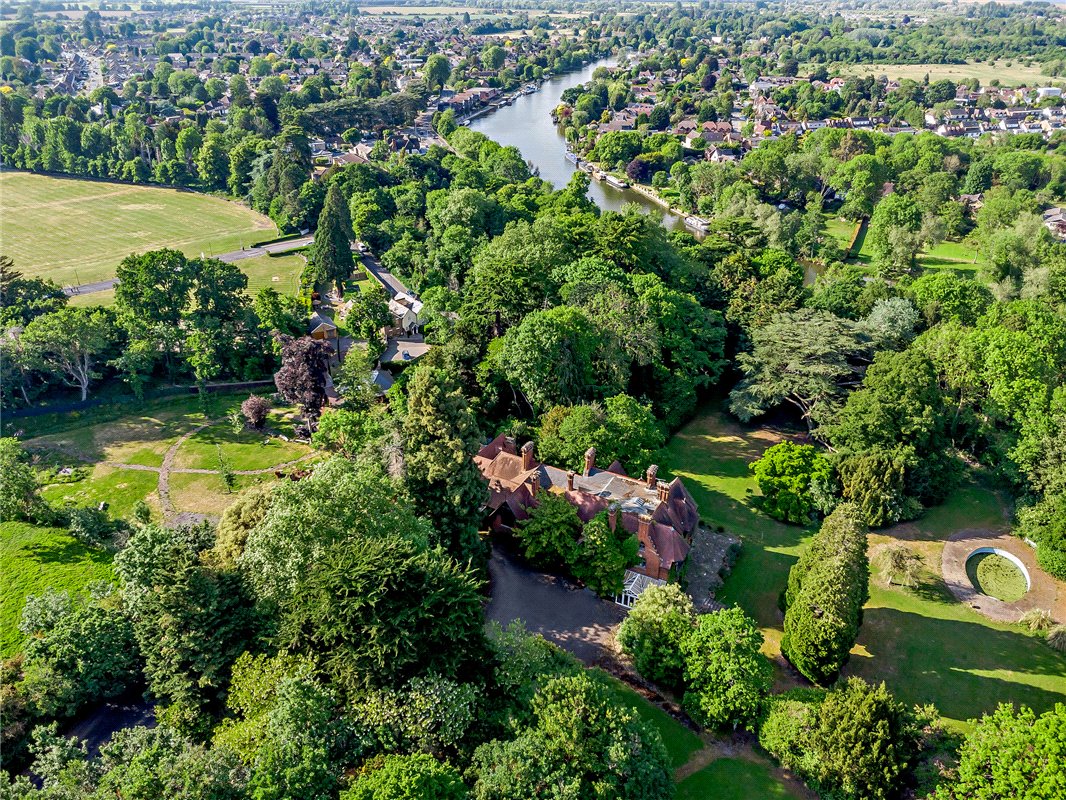 5.5 acres Country Estate, Priest Hill, Old Windsor SL4 - Available