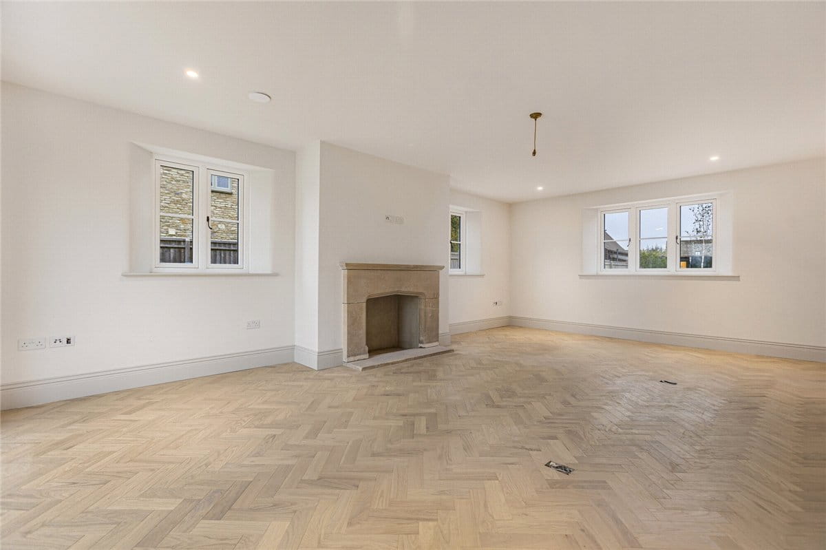 5 bedroom house, Lower End, Alvescot OX18 - Available