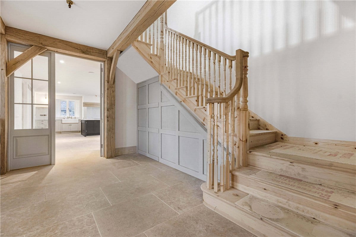 5 bedroom house, Lower End, Alvescot OX18 - Available