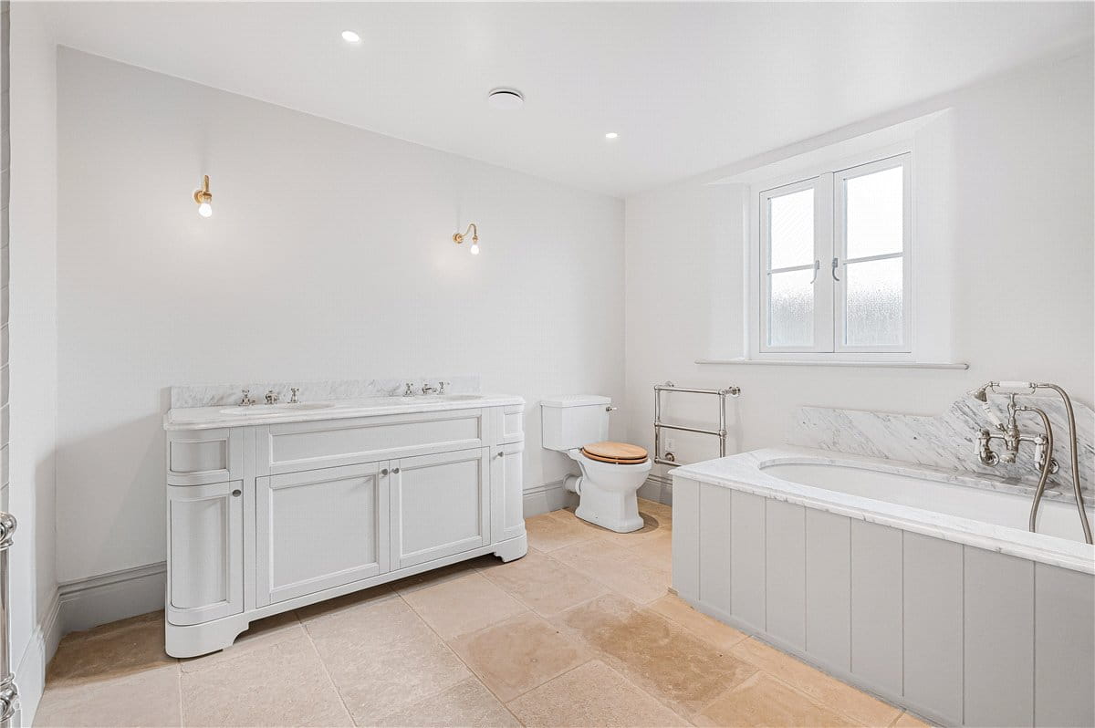 5 bedroom house, Lower End, Alvescot OX18 - Available