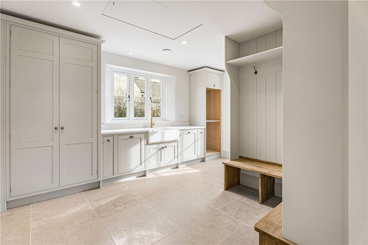 5 bedroom house, Lower End, Alvescot OX18 - Available