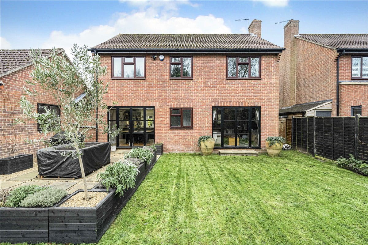 4 bedroom house, Gardiner Close, Abingdon OX14 - Available