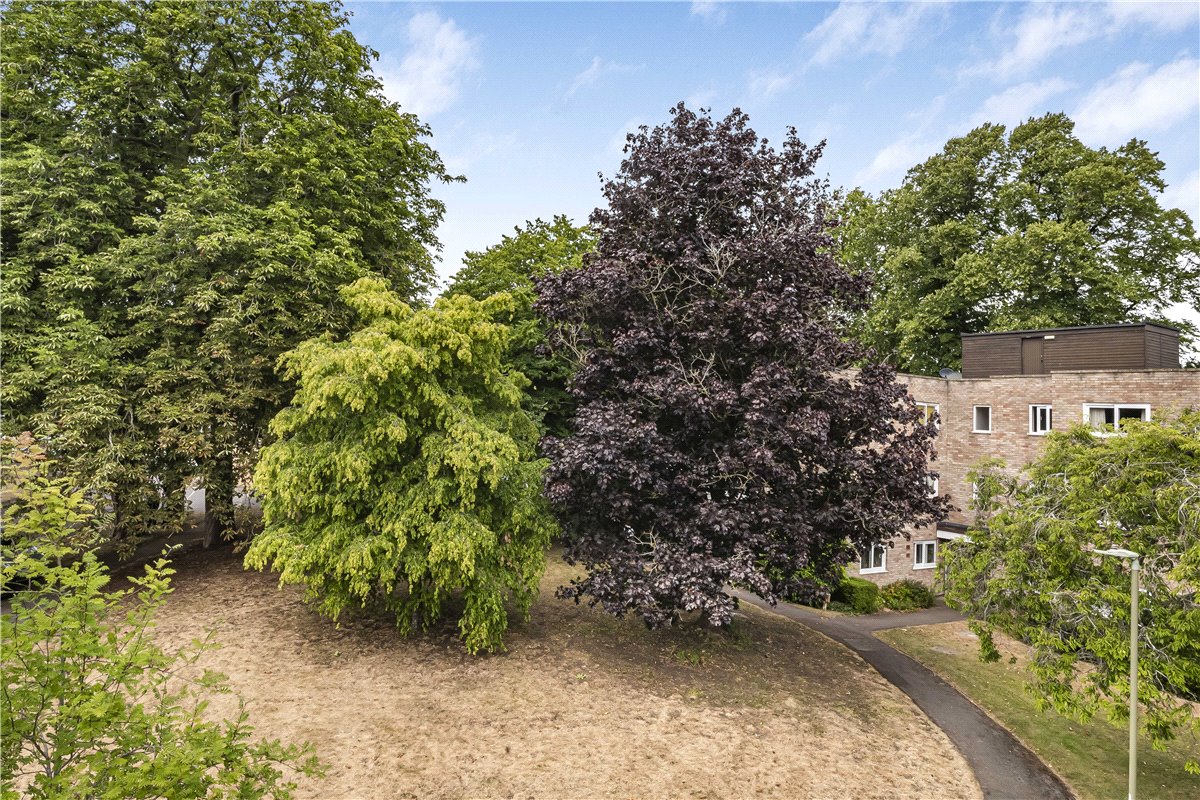 2 bedroom flat, Cunliffe Close, Oxford OX2 - Sold STC