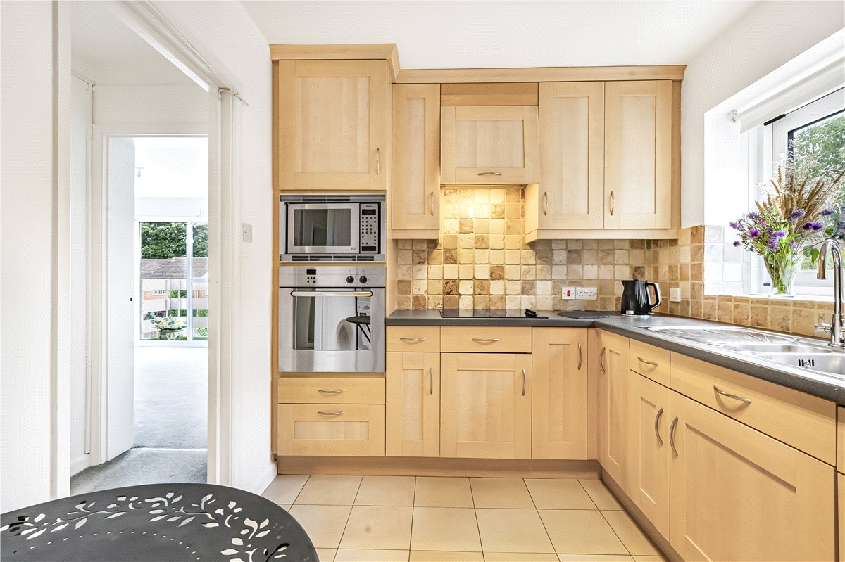 2 bedroom flat, Cunliffe Close, Oxford OX2 - Sold STC