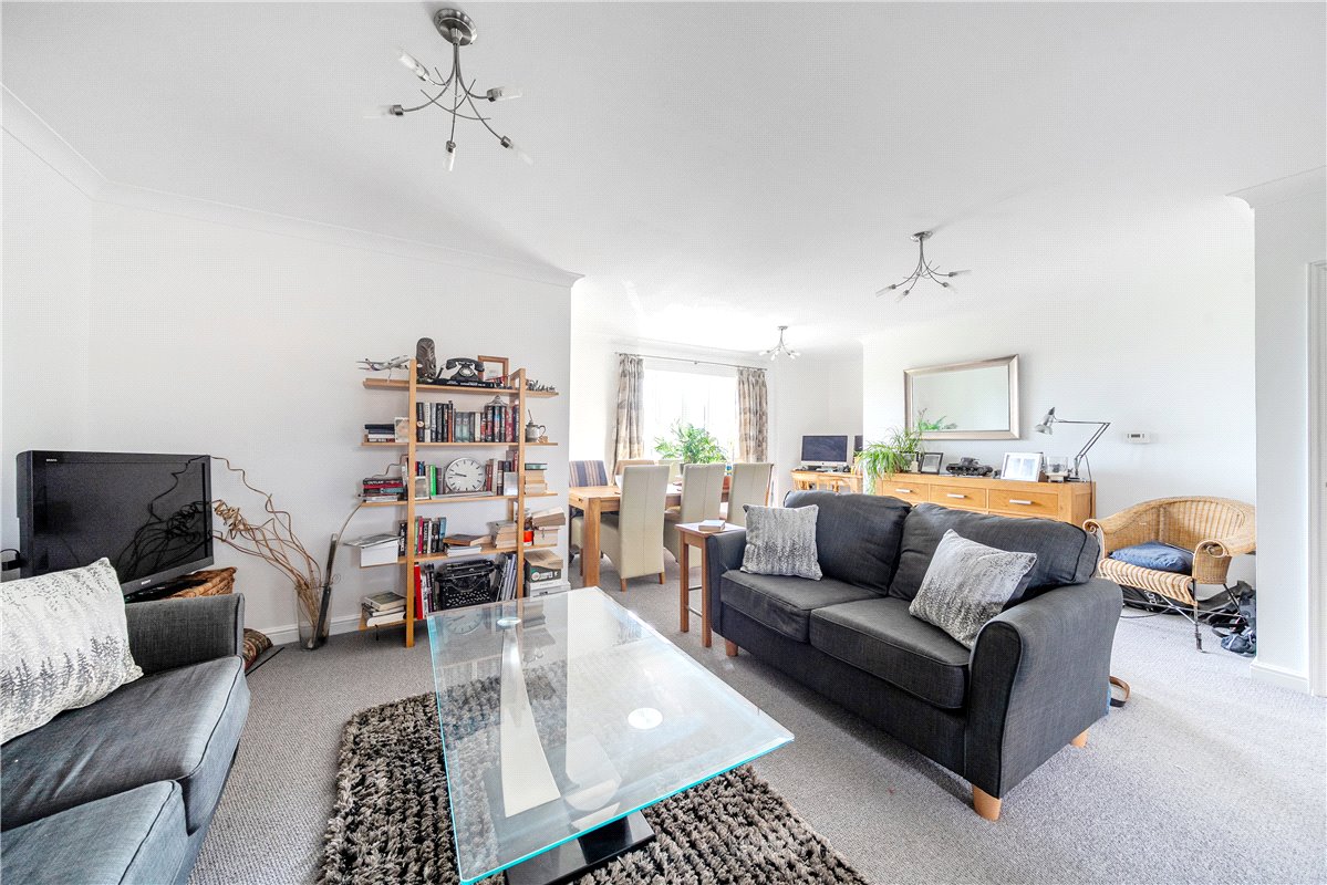 3 bedroom flat, Randolph Avenue, Woodstock OX20 - Available