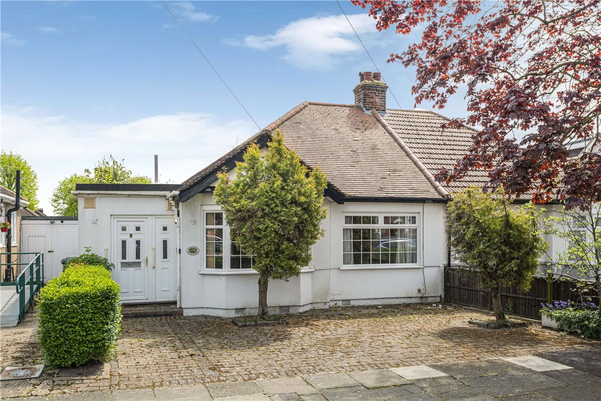 3 bedroom bungalow, Islip Gardens, Northolt UB5 - Sold