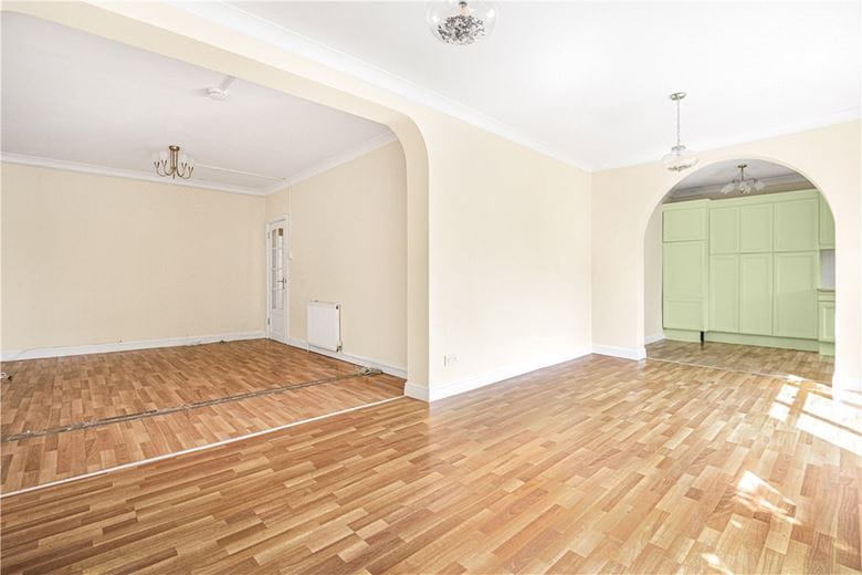 3 bedroom bungalow, Islip Gardens, Northolt UB5 - Available