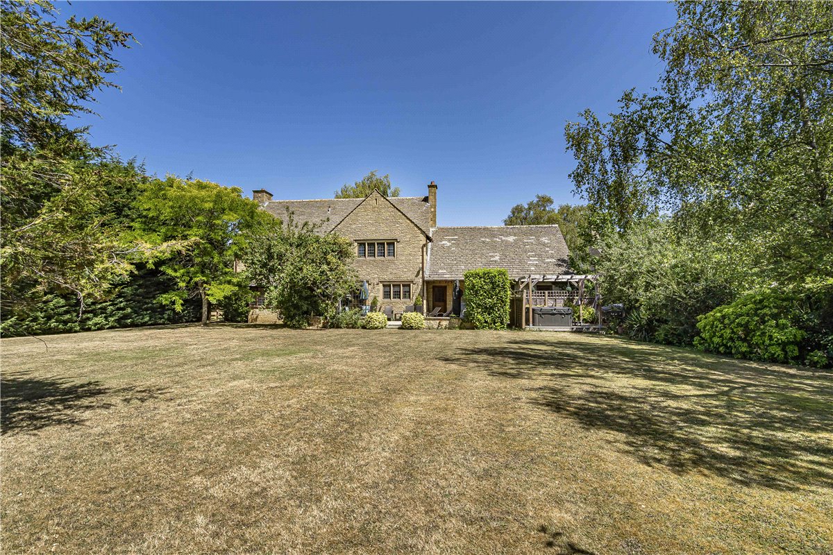 4 bedroom house, Witney Road, Ducklington OX29 - Available