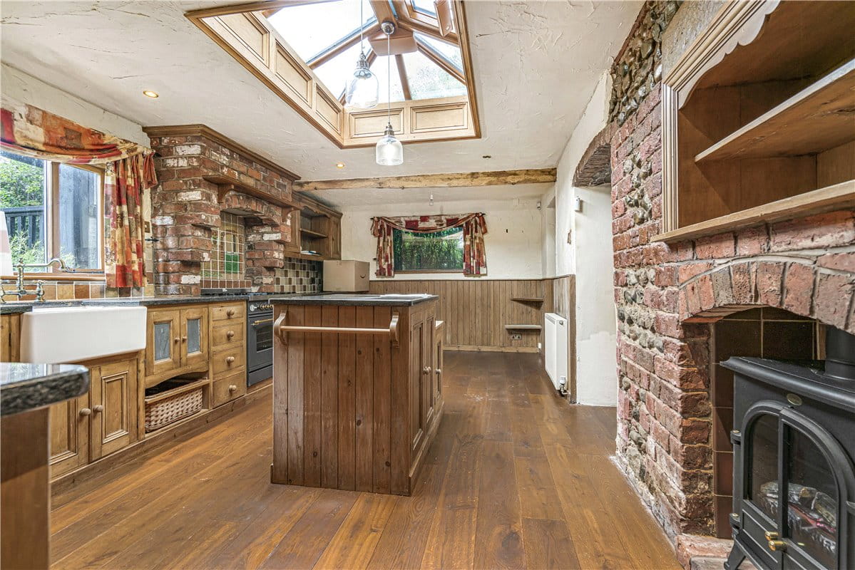 4 bedroom cottage, Old Mains Lane, Poulton-le-Fylde FY6 - Sold STC