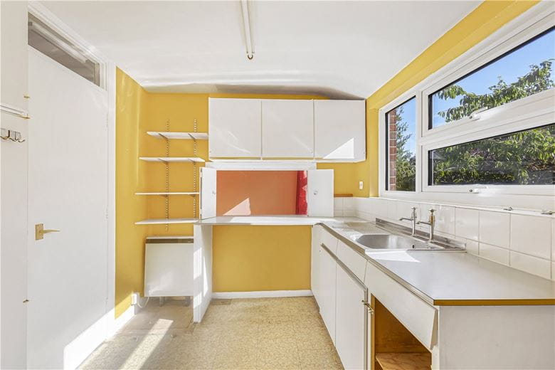 2 bedroom flat, Russell Court, Oxford OX2 - Sold STC