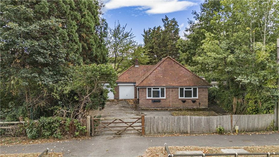 3 bedroom bungalow, Windsor Road, Maidenhead SL6 - Available