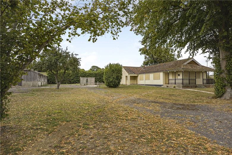 4 bedroom bungalow, West Camel, Yeovil BA22 - Available