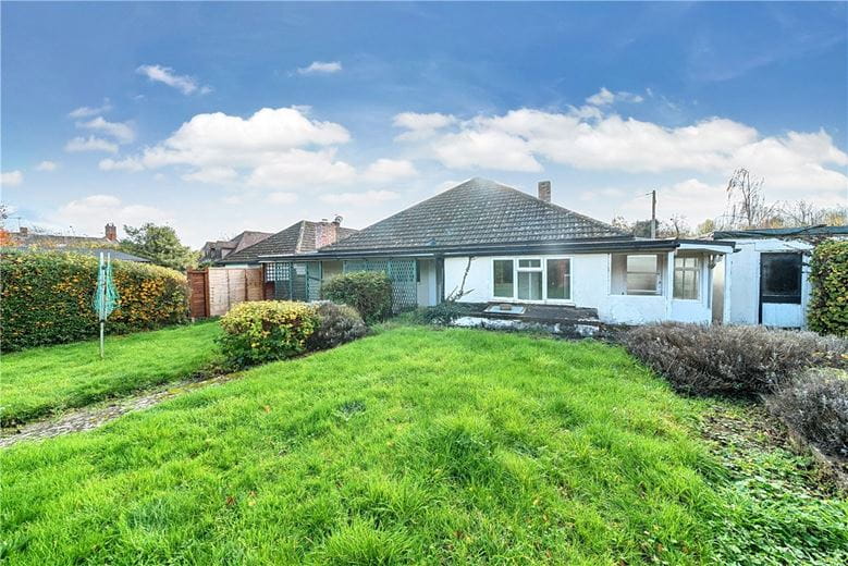 3 bedroom bungalow, Bridle Path, Charney Bassett OX12 - Available
