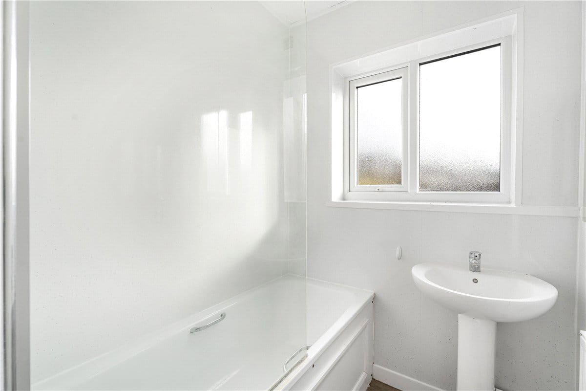 2 bedroom maisonette, West Ruislip Court, Ickenham Road HA4 - Available