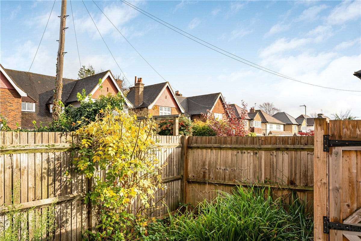 2 bedroom maisonette, West Ruislip Court, Ickenham Road HA4 - Available