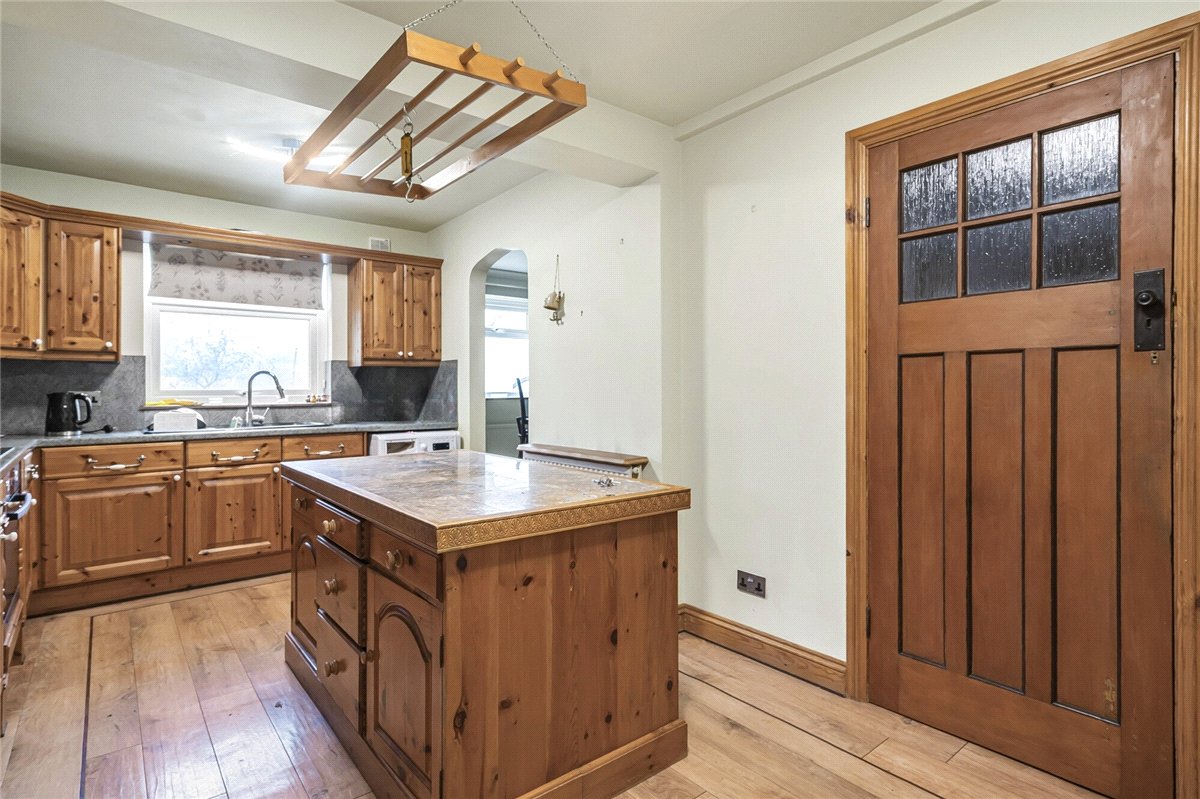 4 bedroom house, Oxford Road, Burford OX18 - Available