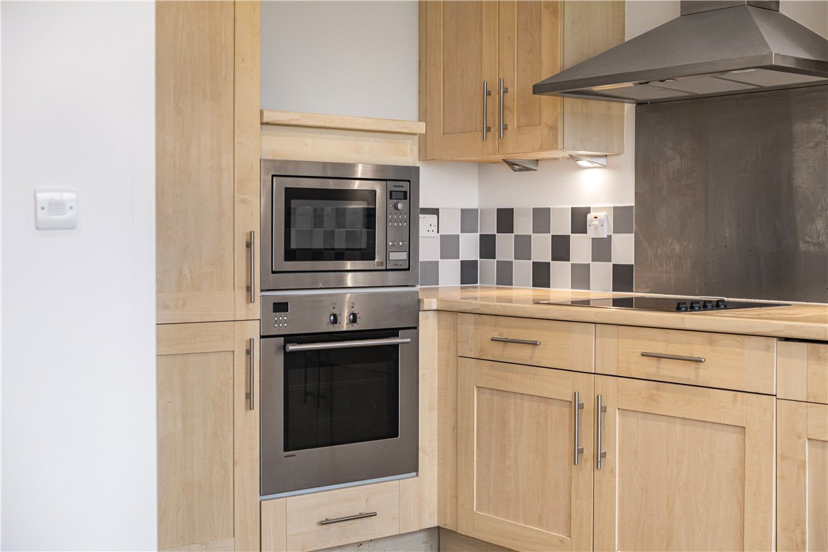 2 bedroom flat, Ford Road, Tortington BN18 - Available