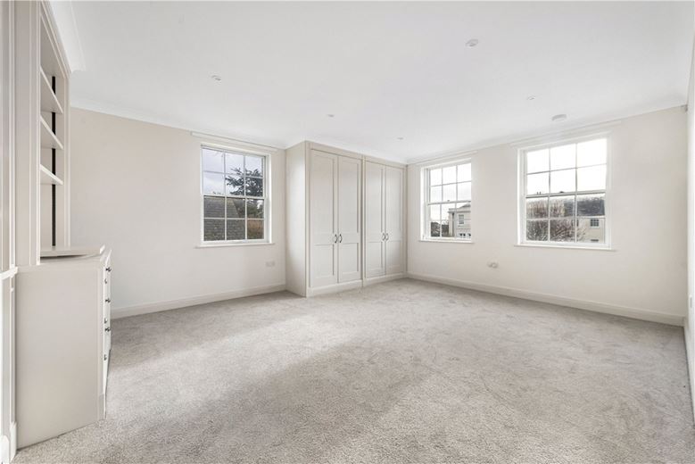 2 bedroom flat, Ford Road, Tortington BN18 - Available