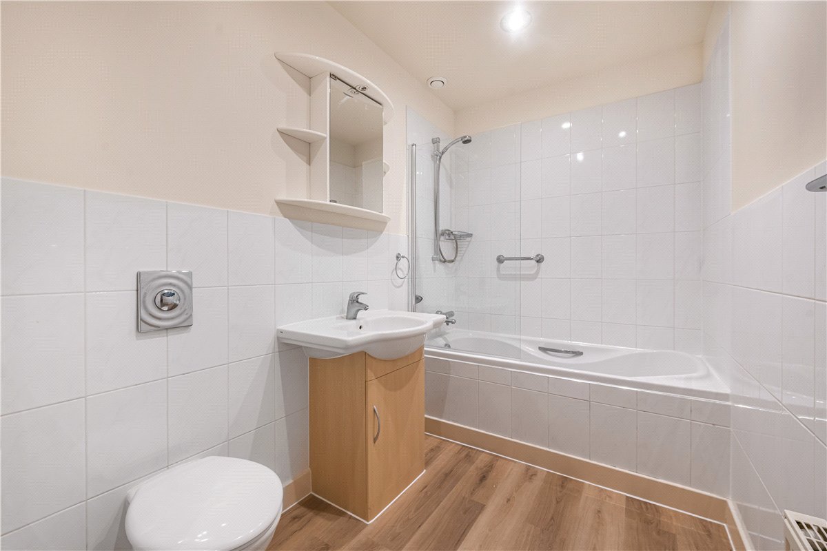 2 bedroom flat, Ford Road, Tortington BN18 - Available