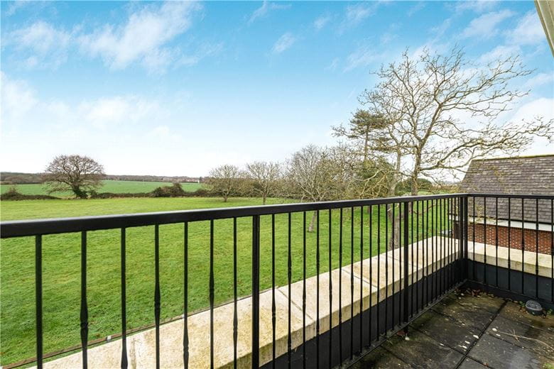 2 bedroom flat, Ford Road, Tortington BN18 - Available