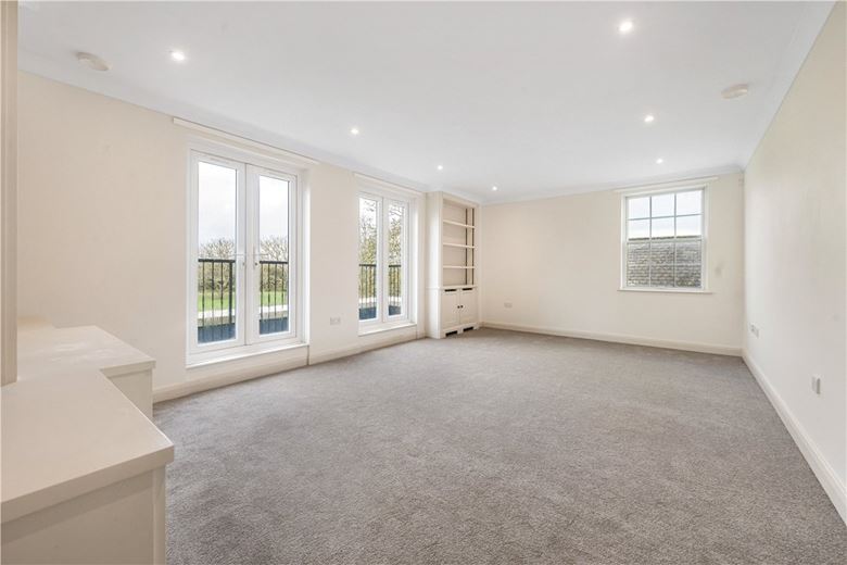 2 bedroom flat, Ford Road, Tortington BN18 - Available