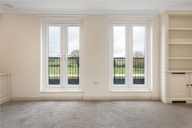 2 bedroom flat, Ford Road, Tortington BN18 - Available