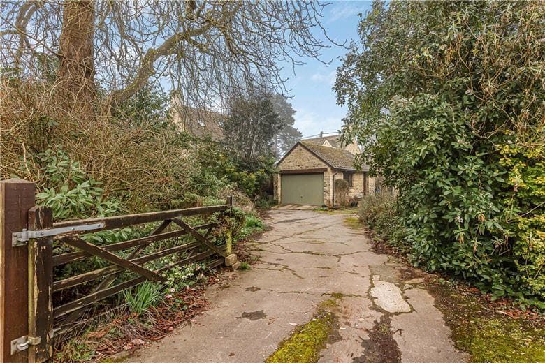 3 bedroom house, Lower End, Ramsden OX7 - Available