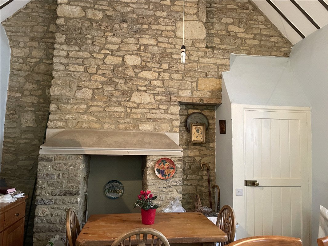 3 bedroom house, Lower End, Ramsden OX7 - Available