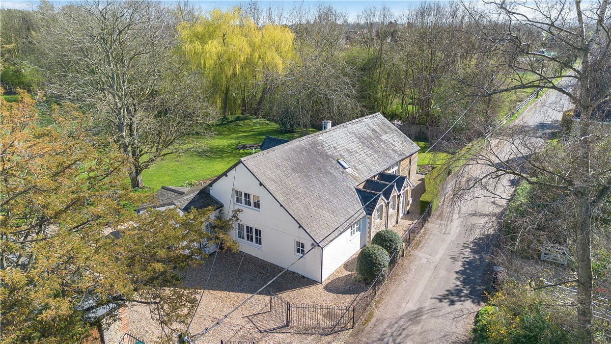 6 bedroom house, Church Road, Hinton Waldrist SN7 - Available