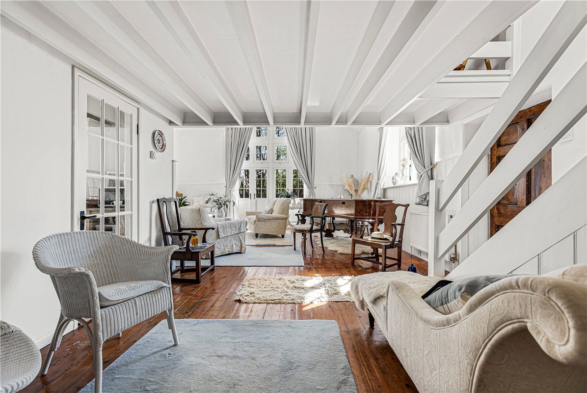 6 bedroom house, Church Road, Hinton Waldrist SN7 - Available