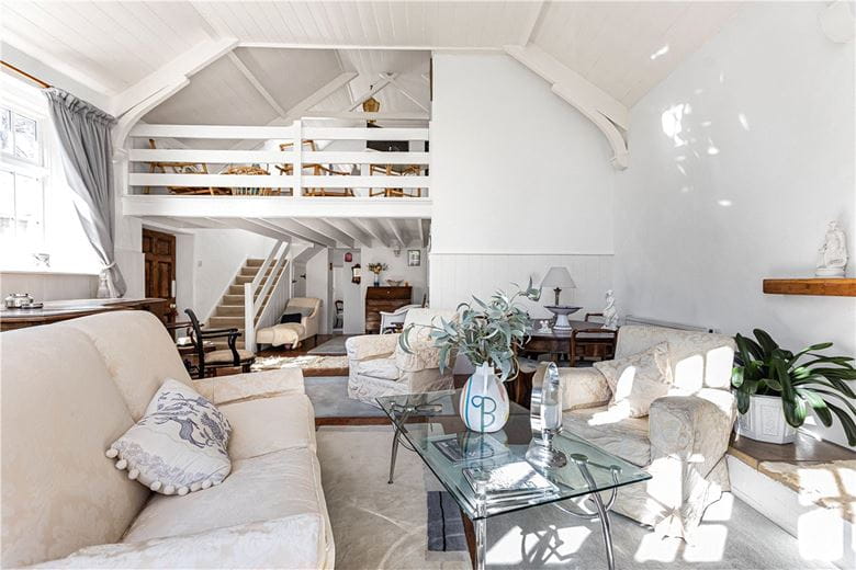 6 bedroom house, Church Road, Hinton Waldrist SN7 - Available