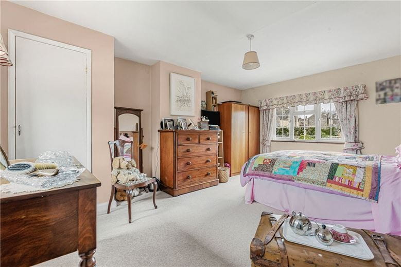 4 bedroom house, Guildenford, Burford OX18 - Available