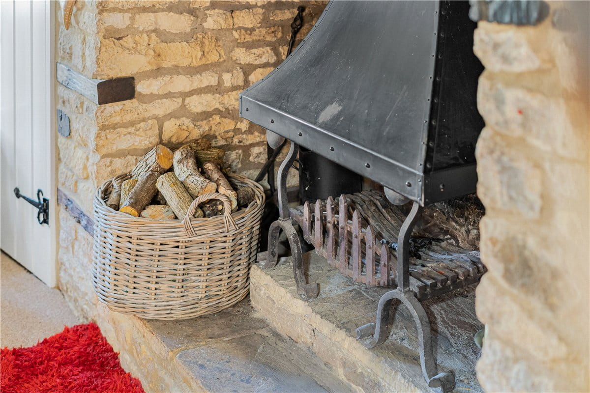 4 bedroom cottage, Taston, Chipping Norton, OX7 - Available