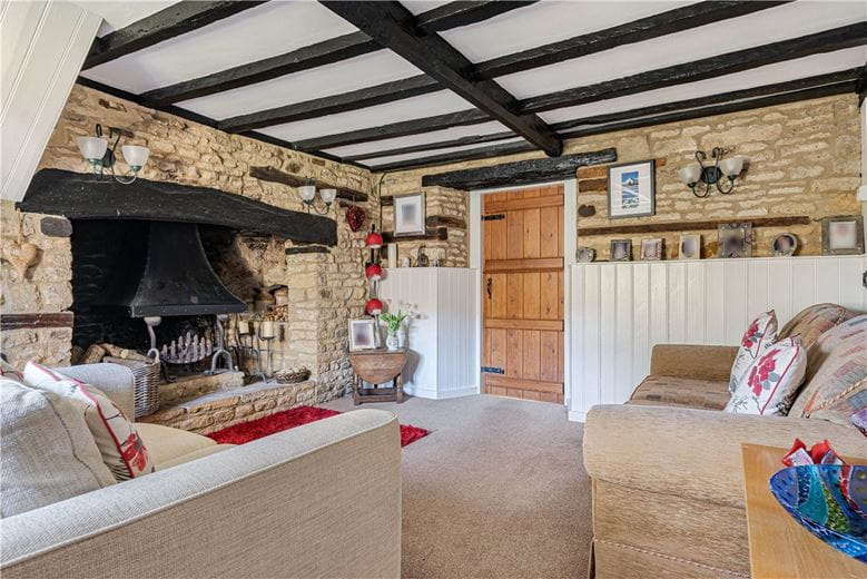 4 bedroom cottage, Taston, Chipping Norton, OX7 - Available