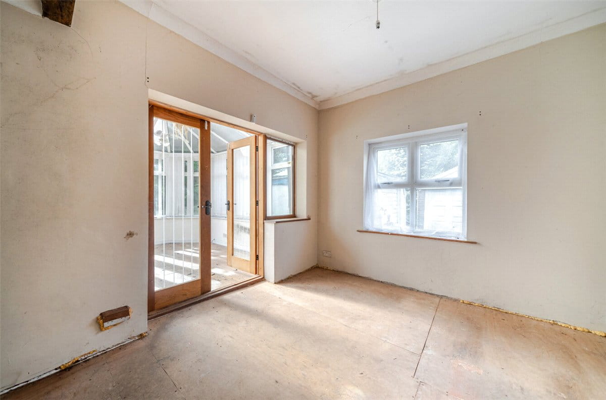 2 bedroom bungalow, Chester Road, Preston Brook WA7 - Available