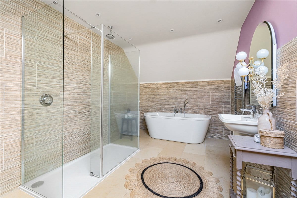 5 bedroom , Pearce Courtyard, Oakley HP18 - Available