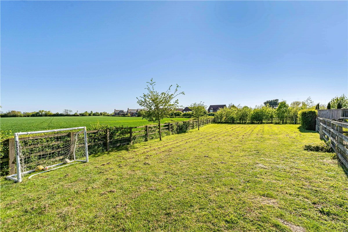 5 bedroom , Pearce Courtyard, Oakley HP18 - Available