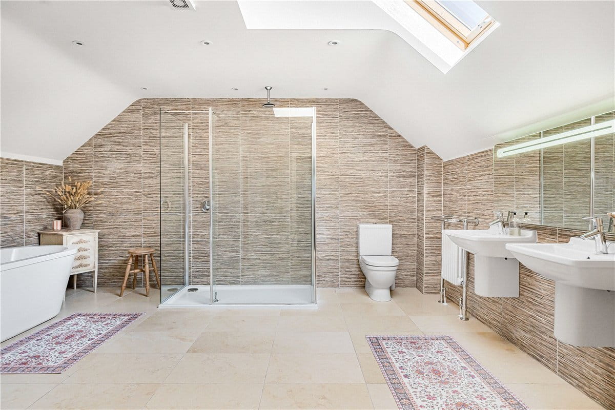 5 bedroom , Pearce Courtyard, Oakley HP18 - Available