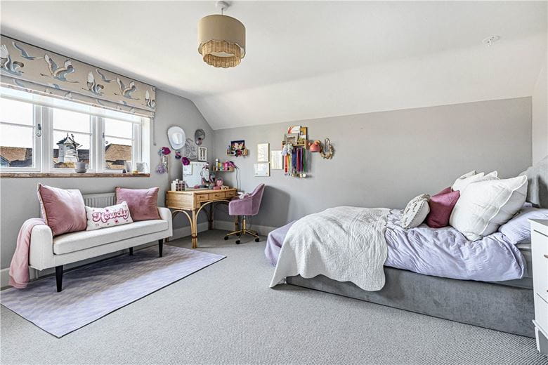 5 bedroom , Pearce Courtyard, Oakley HP18 - Available