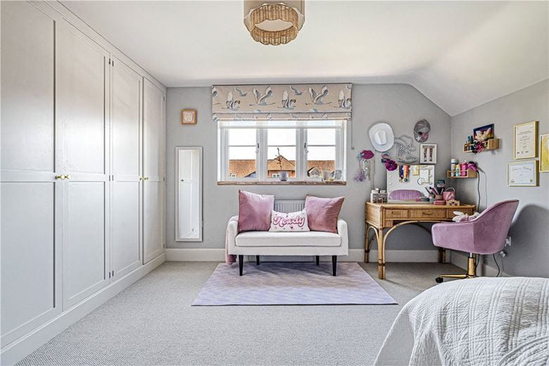5 bedroom , Pearce Courtyard, Oakley HP18 - Available