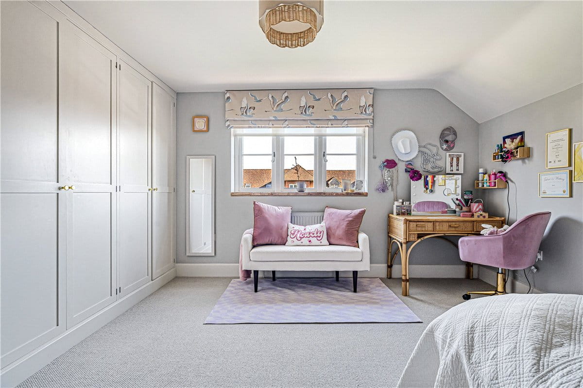 5 bedroom , Pearce Courtyard, Oakley HP18 - Available