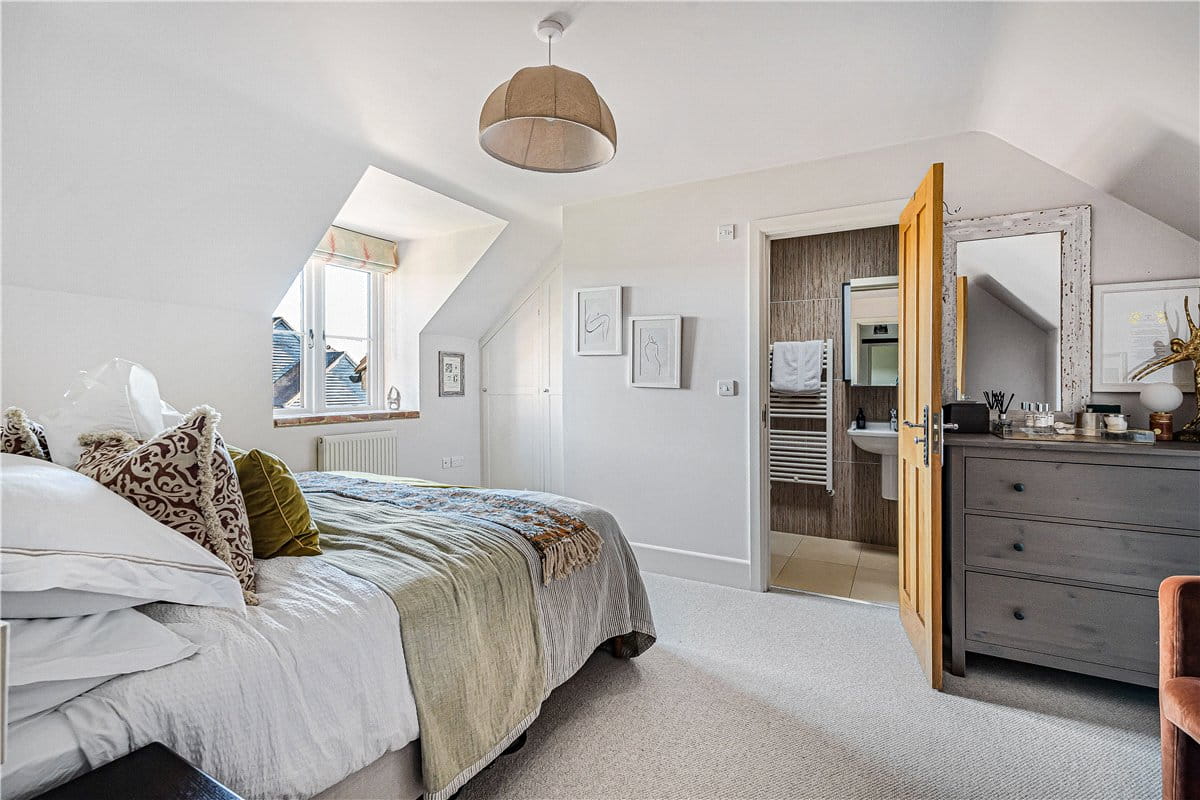 5 bedroom , Pearce Courtyard, Oakley HP18 - Available