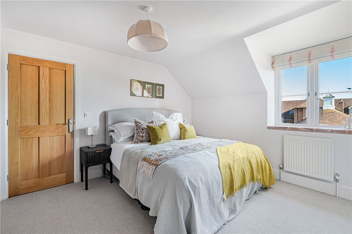 5 bedroom , Pearce Courtyard, Oakley HP18 - Available