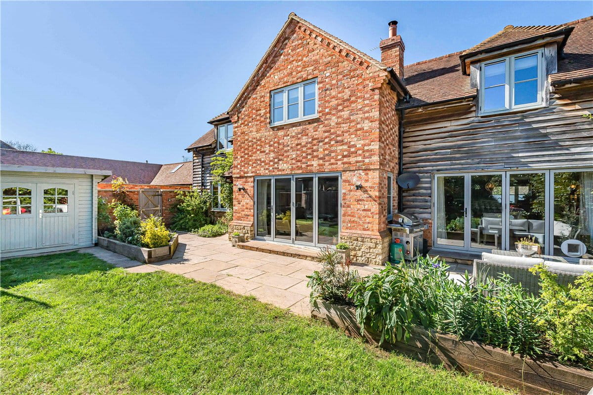 5 bedroom , Pearce Courtyard, Oakley HP18 - Available