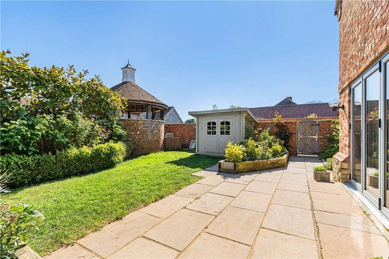 5 bedroom , Pearce Courtyard, Oakley HP18 - Available